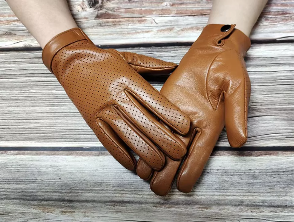 brown-gloves