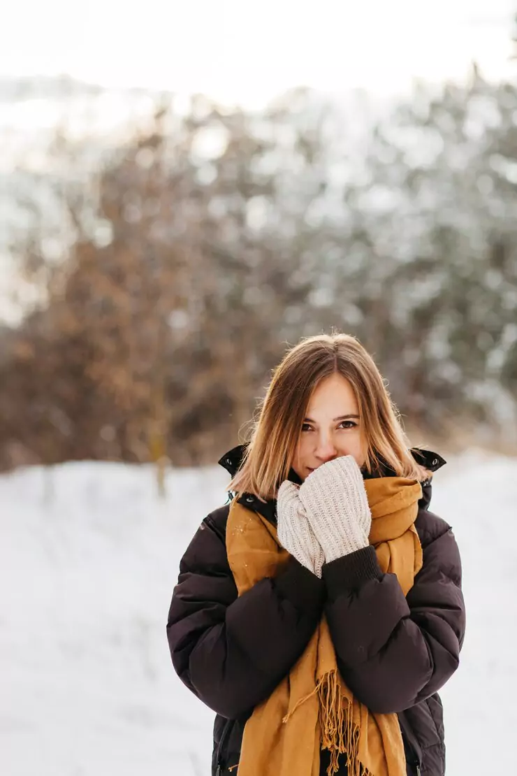 pretty-woman-winter-clothes-warming-hands